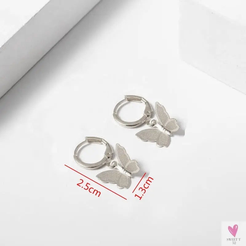 Butterfly Choker Necklace for Women and Girls With Short Chain in Gold and Silver.