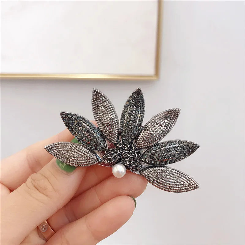 Chic Black Maple Leaf Retro Hair Clips for Women. Elegant Rhinestone Hair Accessories