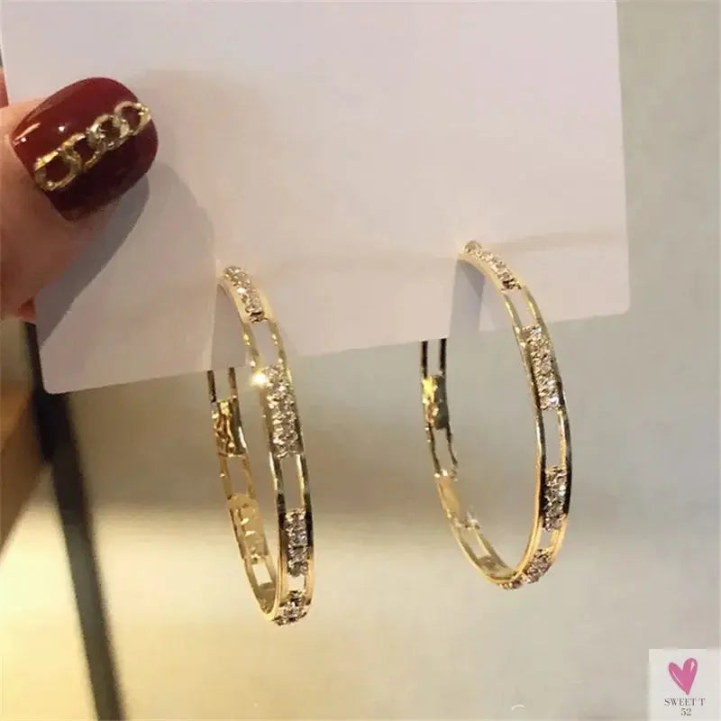 Luxury Personality Crystal Hoop Earrings for Women & Girls. Gold Color Fashion Jewelry Sweet T 52