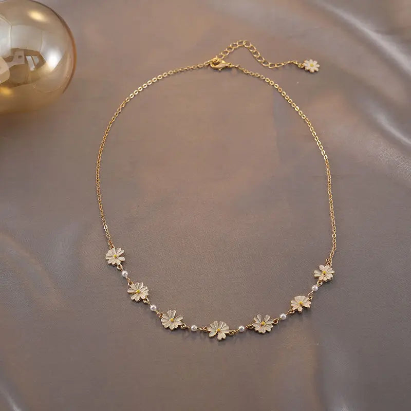 Fashionable Personality Geometric Daisy Flower Necklace & Daisy Flower Bracelet.  Banquet/Birthday/Holiday/Gift Jewelry