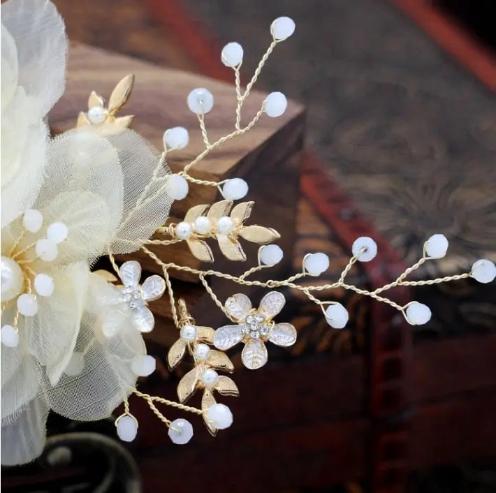 White Flower Combs for Women and Girls - Elegant Fashionable Hair Combs in Lace