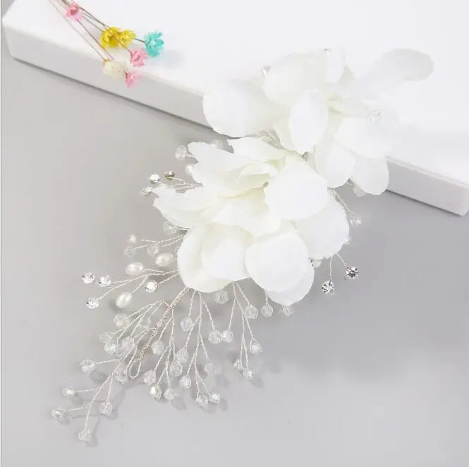White Flower Combs for Women and Girls - Elegant Fashionable Hair Combs in Lace