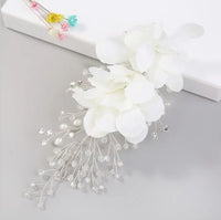 White Flower Combs for Women and Girls - Elegant Fashionable Hair Combs in Lace