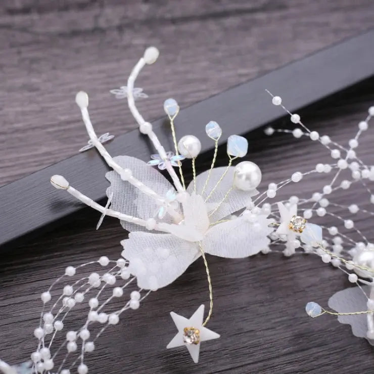 White Flower Combs for Women and Girls - Elegant Fashionable Hair Combs in Lace