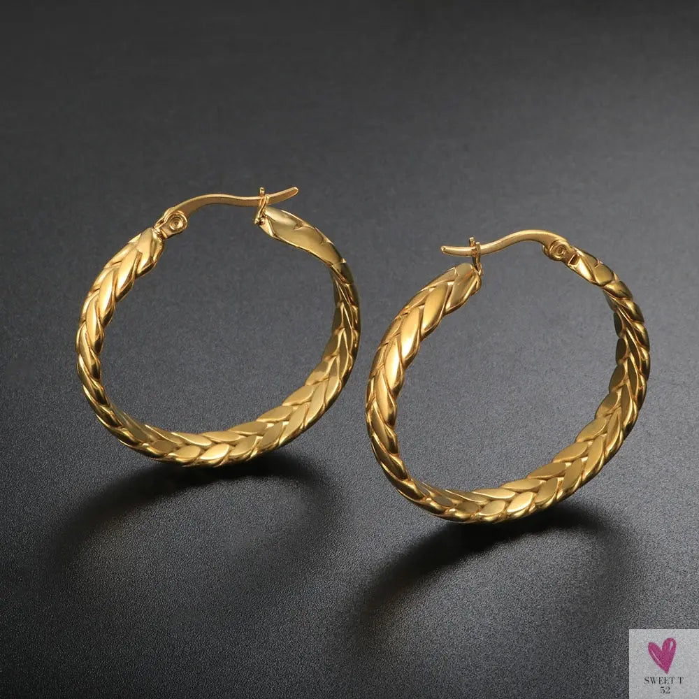 Women's Choker Style Necklace, Dangle Earrings and Bracelet Set in Gold