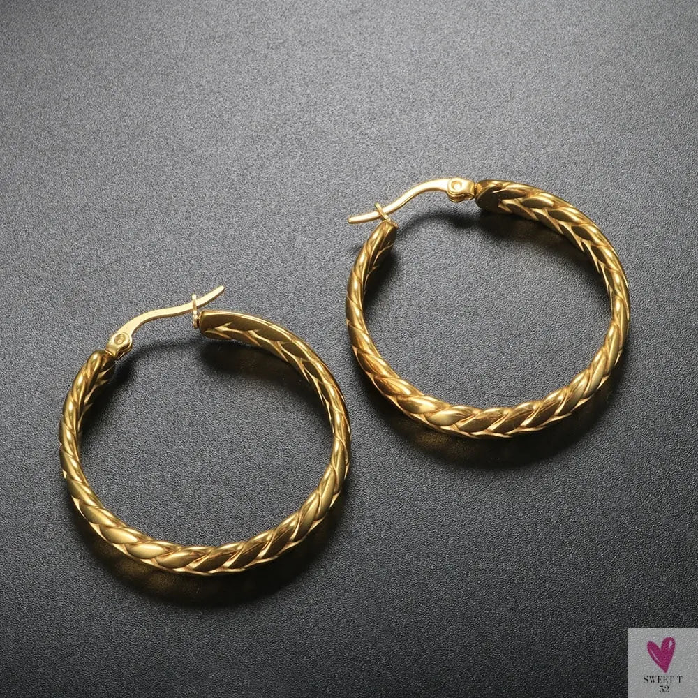 Women's Choker Style Necklace, Dangle Earrings and Bracelet Set in Gold