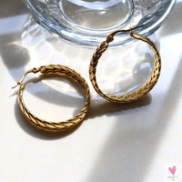 Women's Choker Style Necklace, Dangle Earrings and Bracelet Set in Gold