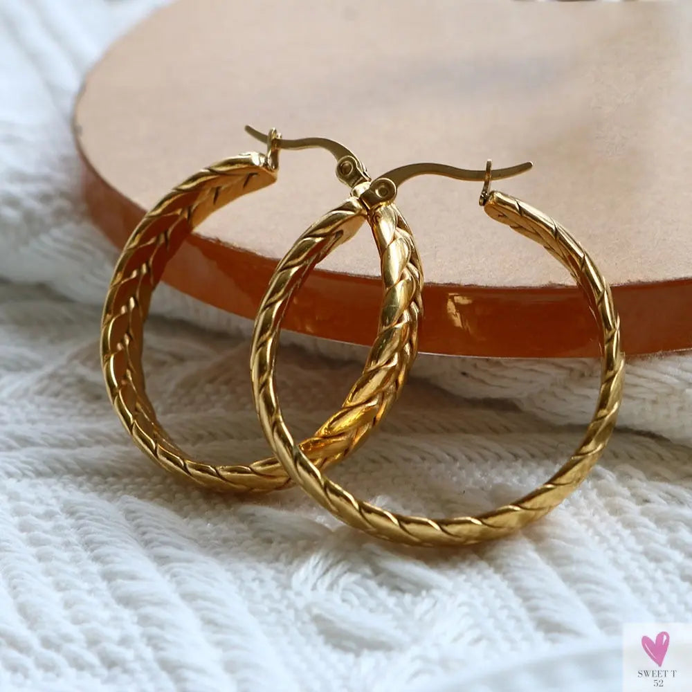 Women's Choker Style Necklace, Dangle Earrings and Bracelet Set in Gold